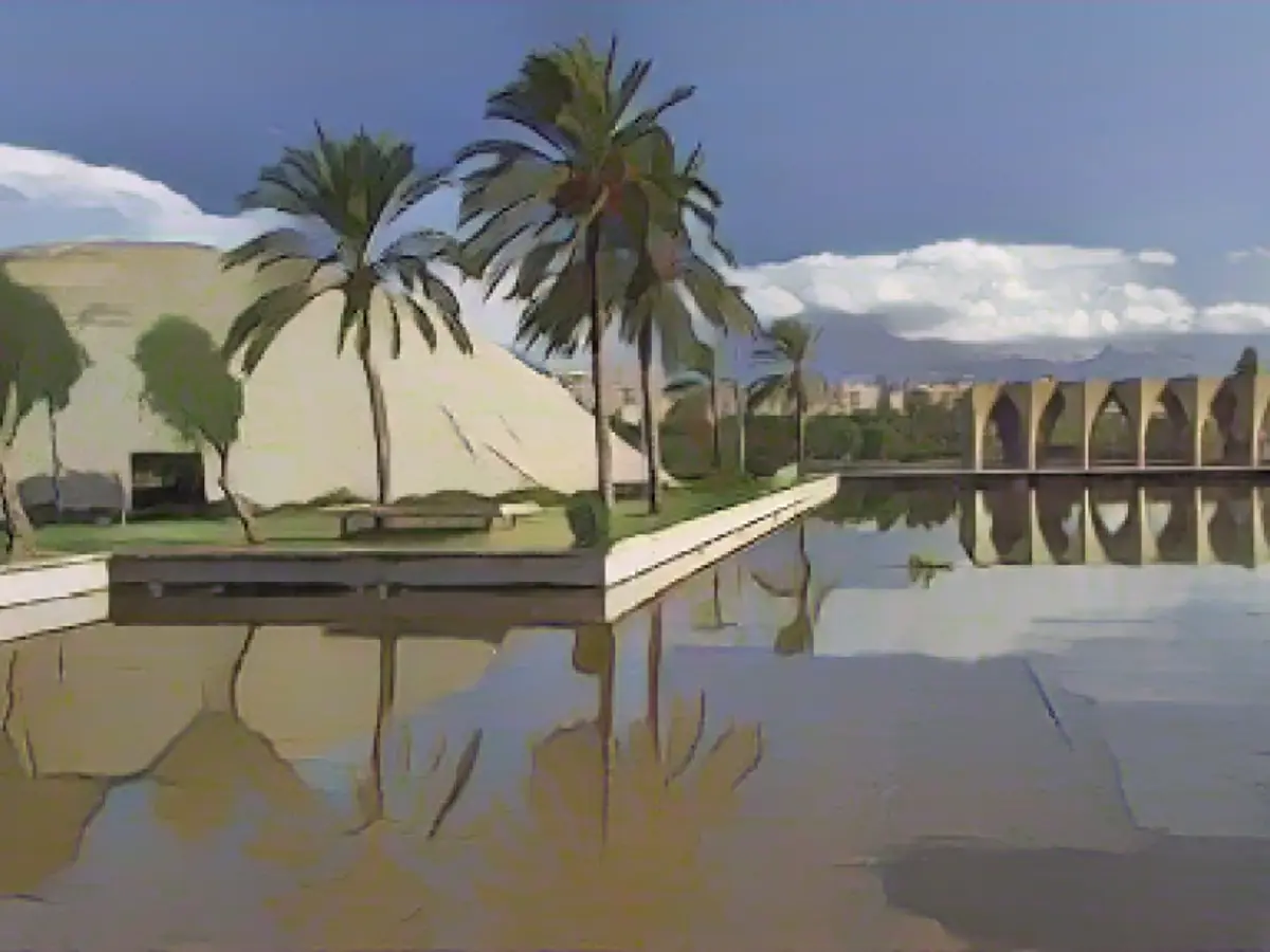 Târgul Internațional Rachid Karami din Tripoli, Liban, a fost proiectat de arhitectul brazilian Oscar Niemeyer.