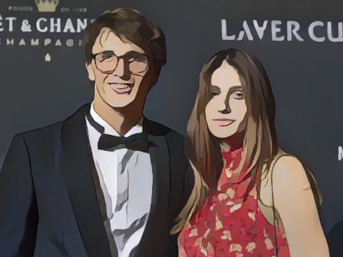 Zverev e Sharypova posano sul red carpet della serata di gala durante la Laver Cup a Ginevra, in Svizzera, nel 2019.