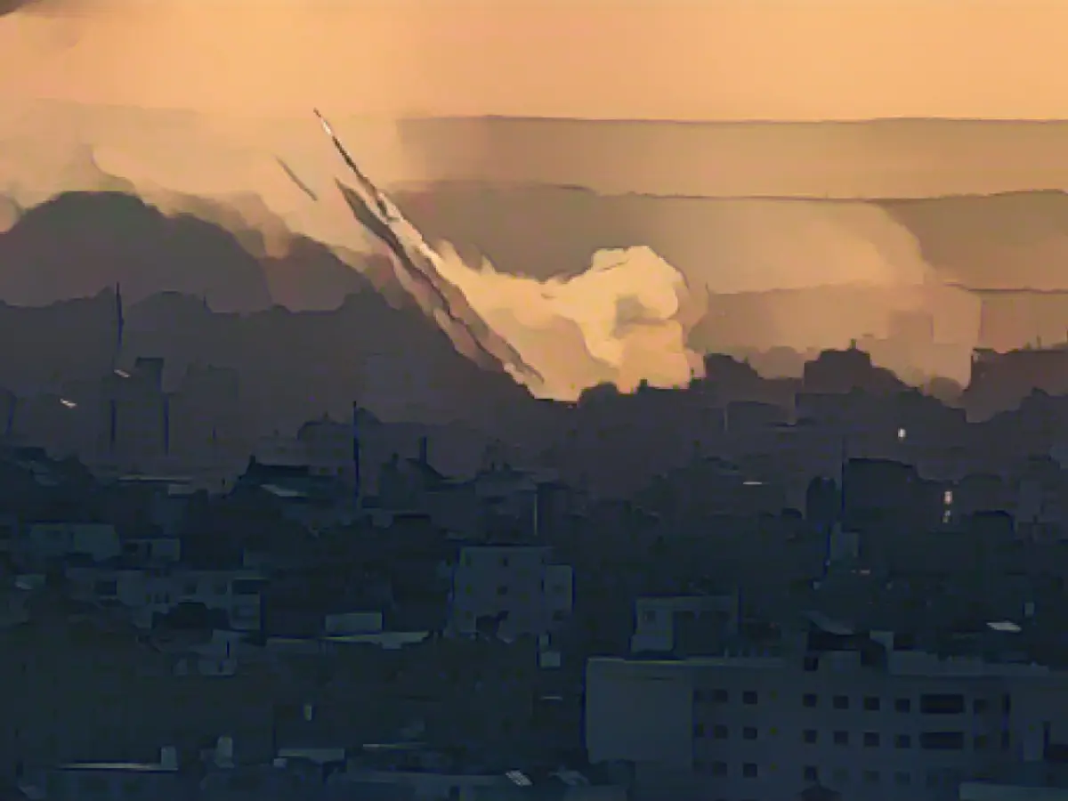Ракеты, выпущенные по Израилю из сектора Газа, в субботу, 7 октября.