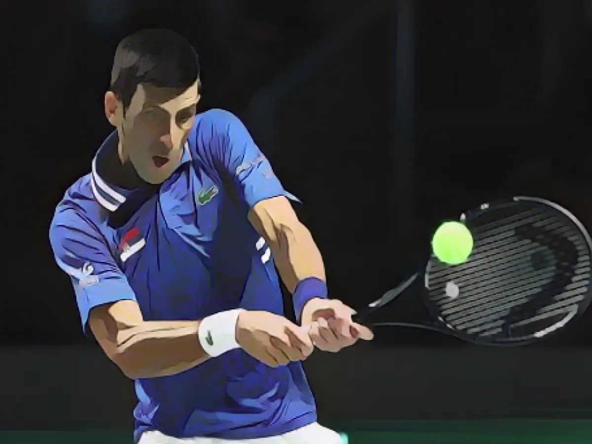 Djokovic em ação durante a semifinal da Taça Davis entre a Sérvia e a Croácia, em Madrid, em dezembro de 2020.