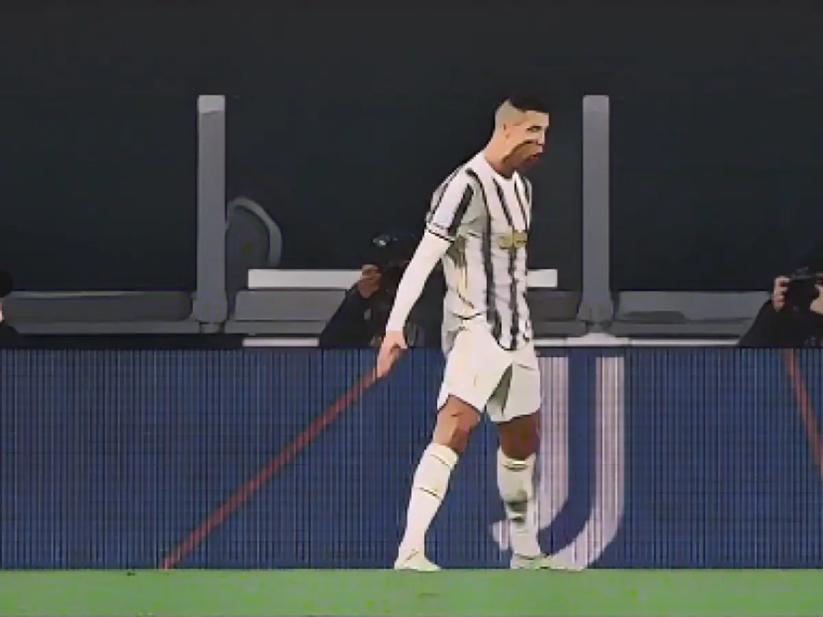 Cristiano Ronaldo festeggia dopo aver segnato il secondo gol contro l'Udinese.