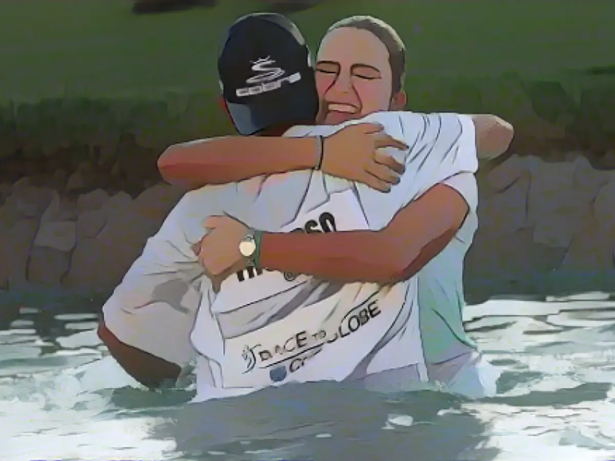 Thompson ganhou o seu primeiro Major um ano mais tarde, saltando para o lago com o caddie Benji Thompson (sem qualquer relação) após a vitória no Kraft Nabisco Championship de 2014.