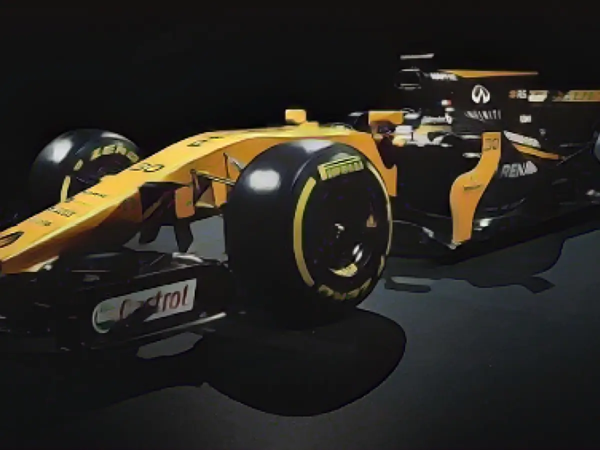 Renault стала второй командой, представившей свой болид 2017 года 21 февраля.