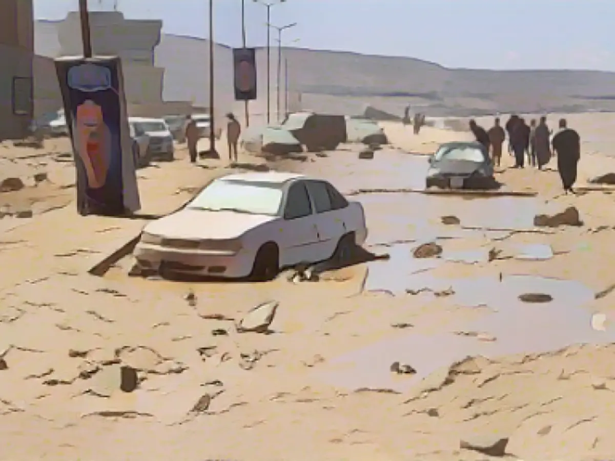 В сентябре в районе города Дарна в Ливии прорвало две плотины. В результате внезапного наводнения портовый город был затоплен за очень короткий промежуток времени, что унесло жизни десятков тысяч людей.