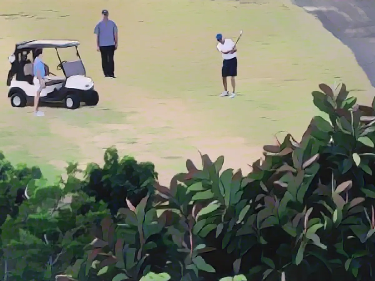 Președintele Joe Biden joacă golf la Buccaneer Golf Course din St. Croix, în Insulele Virgine americane, la 30 decembrie 2022.