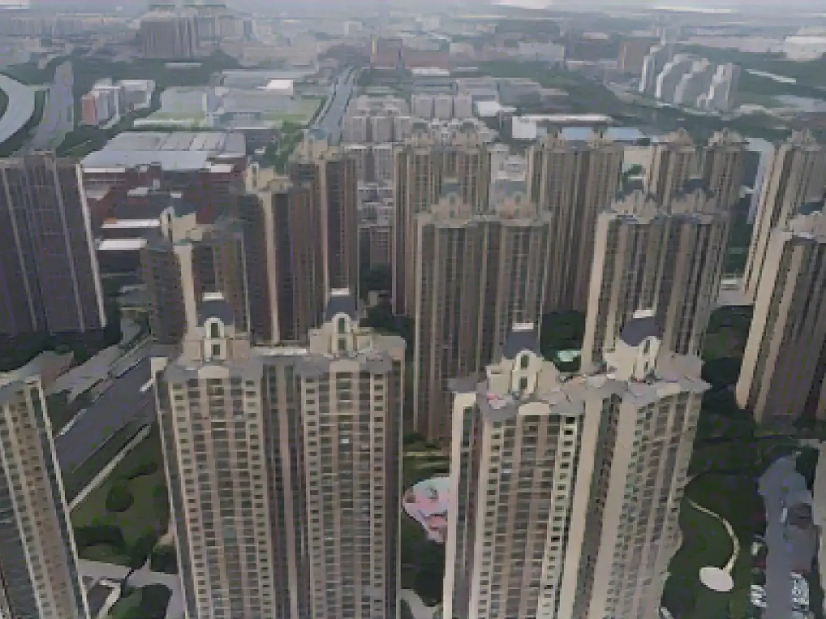 На этом аэрофотоснимке, сделанном 28 сентября 2023 года, изображен жилой комплекс китайской компании-застройщика Evergrande в городе Ухань в центральной китайской провинции Хубэй. (Фото AFP) / China OUT (Фото STR/AFP via Getty Images)