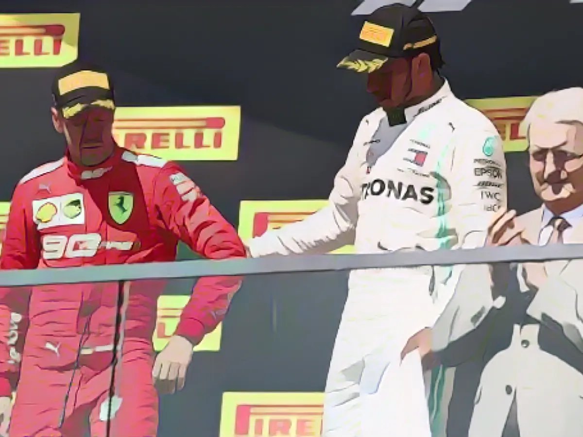 Sebastian Vettel a urcat cu greu pe podium, după decizia comisarilor de la GP-ul Canadei.