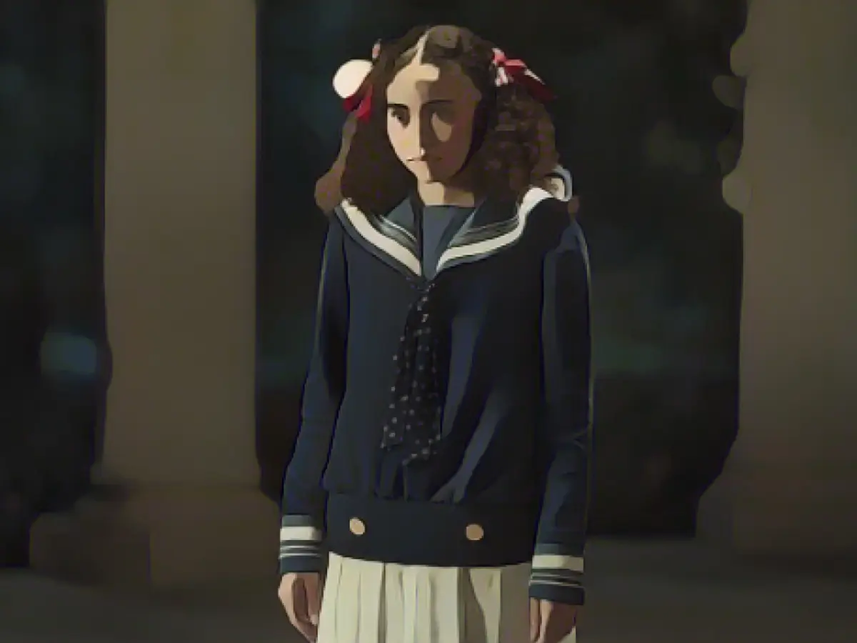 Бейли Басс играет слегка повзрослевшую Клаудию, которая после превращения в вампира становится 14-летней.