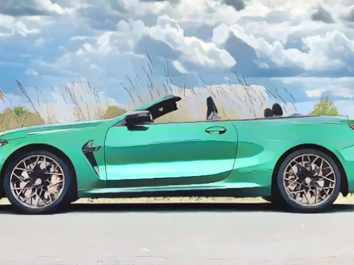With the top down, the beautiful convertible lines of the Munich are revealed.