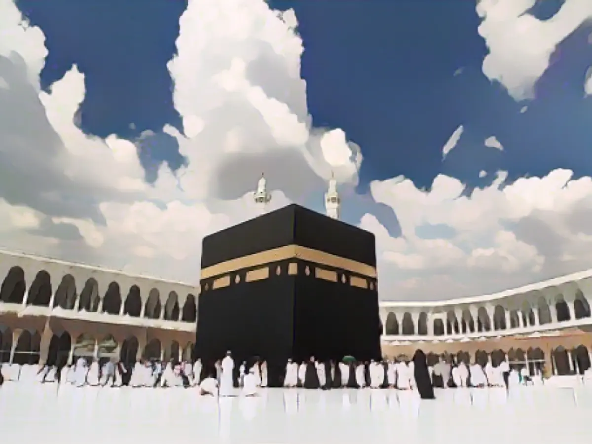 Самые святые места ислама, такие как Кааба в Мекке (на фото), остаются недоступными для посетителей-немусульман.