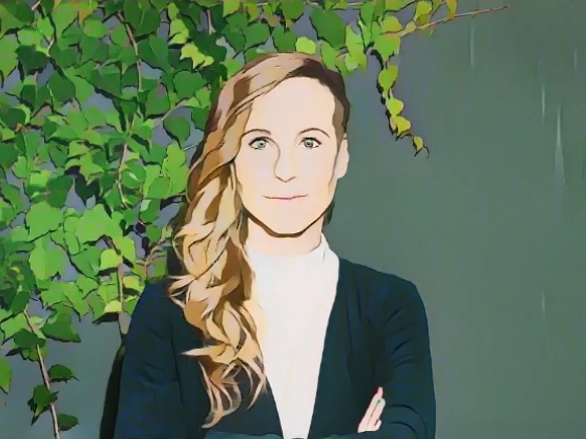 Fränzi Kühne is co-founder of TLGG, the first social media agency in Germany. In 2017, she was Germany's youngest female supervisory board member at the age of 34. She has been on the Management Board of Edding AG since the beginning of 2022. There she shares the position of Chief Digital Officer with her tandem partner Boontham Temaismithi, also a co-founder of TLGG. As dual leadership, they are driving forward the digital transformation in the family business.