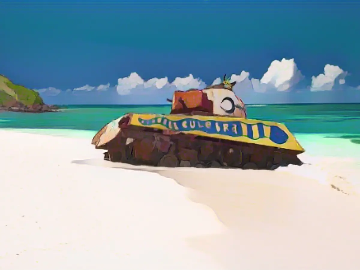 Paslanmış bir tank, Culebra'nın Flamenco Plajı'nda sıra dışı bir sahil taraması oluşturuyor.
