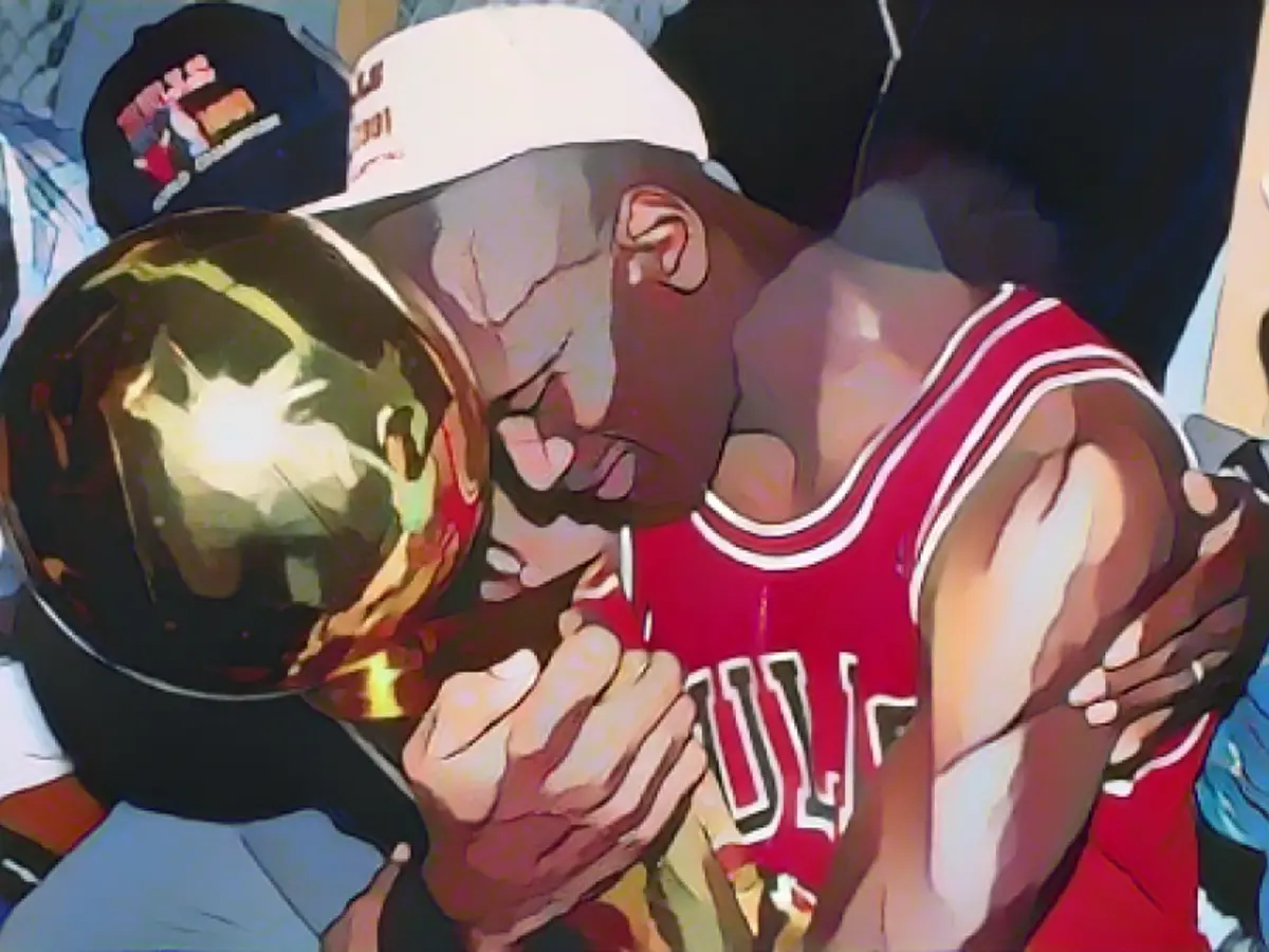 Un Jordan emoționat îmbrățișează trofeul Larry O'Brien după ce Bulls a învins Lakers și a câștigat primul său titlu NBA.