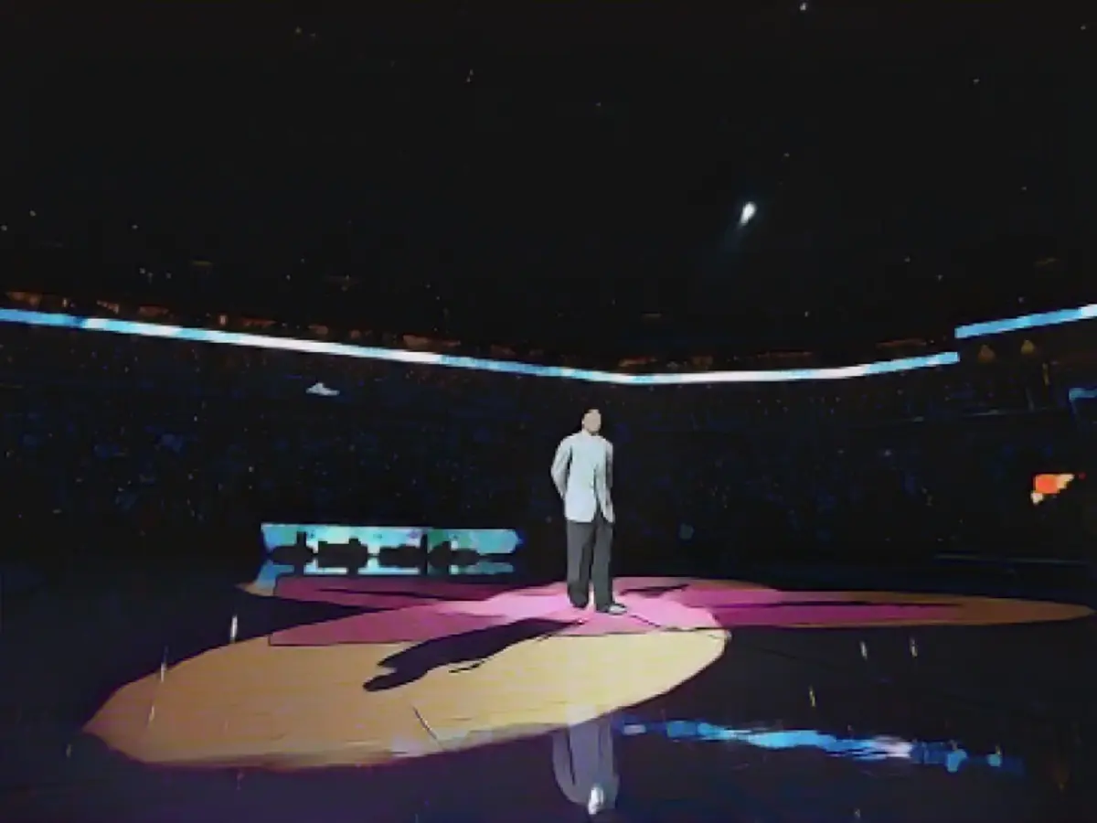 Jordan dezvăluie schimbarea numelui celor de la Charlotte Bobcats în 2013. Aceștia au devenit Charlotte Hornets.