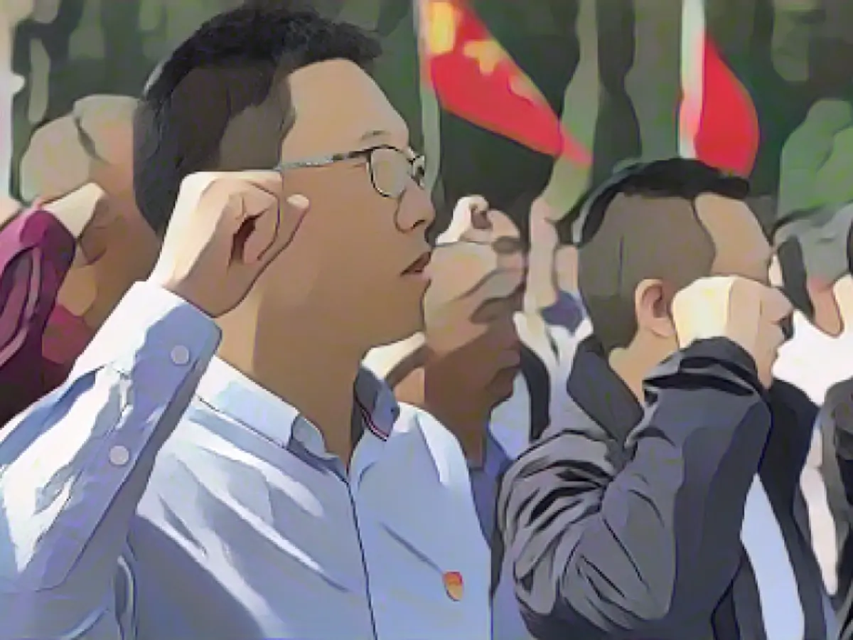 Komünist Parti üyeleri, Pekin yakınlarındaki bir 