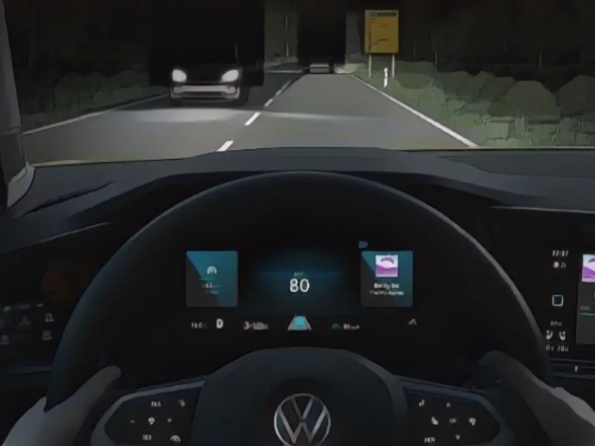 Современные автомобили могут ездить с непрерывным дальним светом, при этом другие участники дорожного движения автоматически маскируются, как в примере с VW.