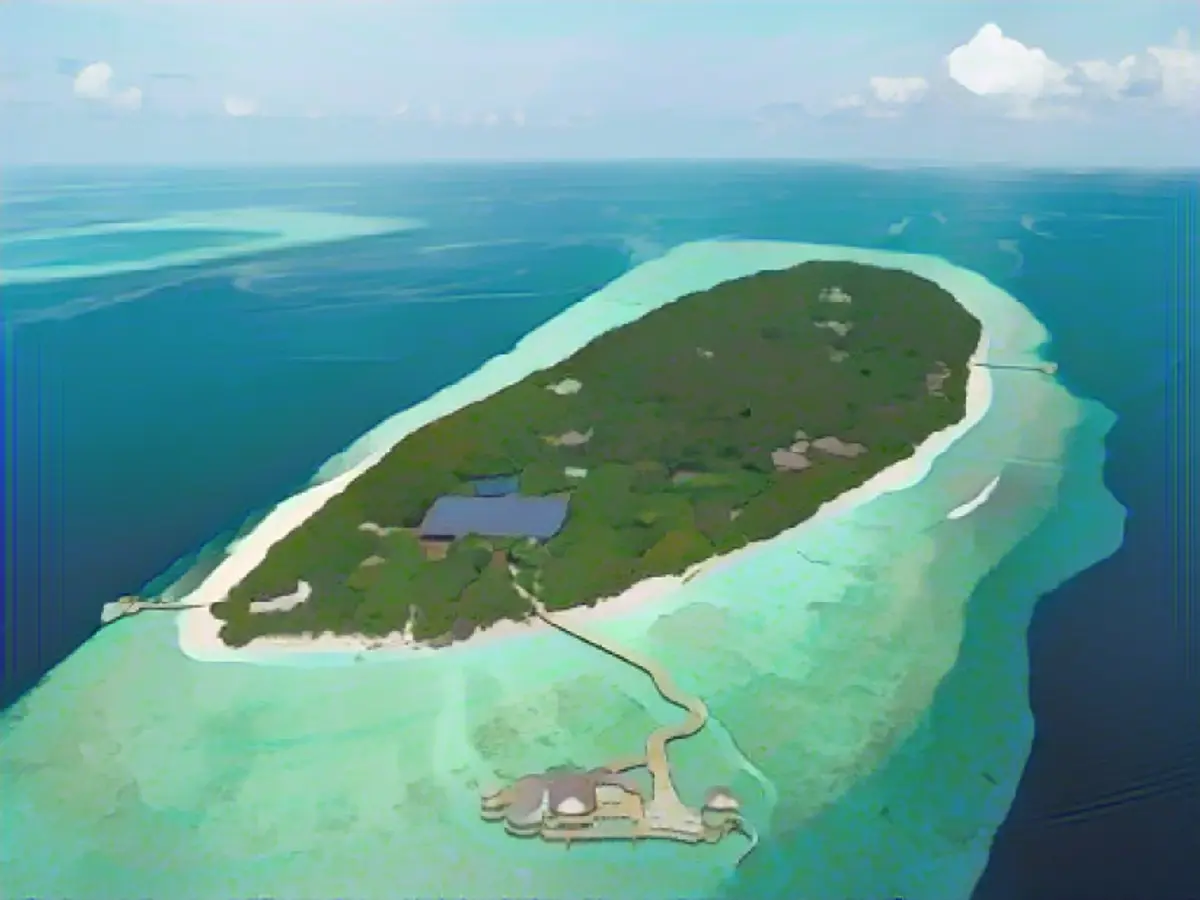 Этот роскошный курорт на Мальдивах пытается вывести роскошь на новый уровень - уничтожить комаров.