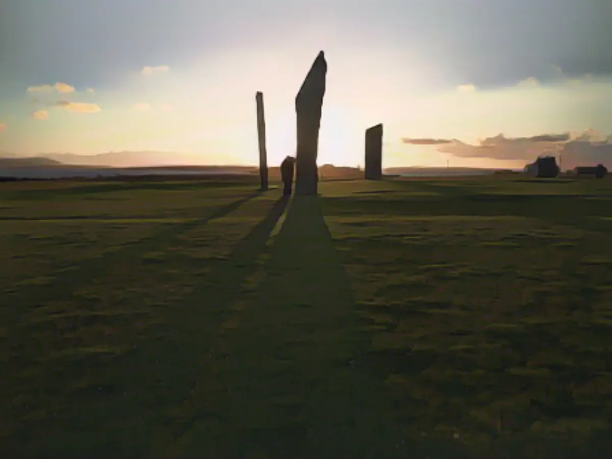 Orkney'deki Stenness'in dikili taşları Anthony ve Rachael'in hikâyesinde önemli bir rol oynamıştır.