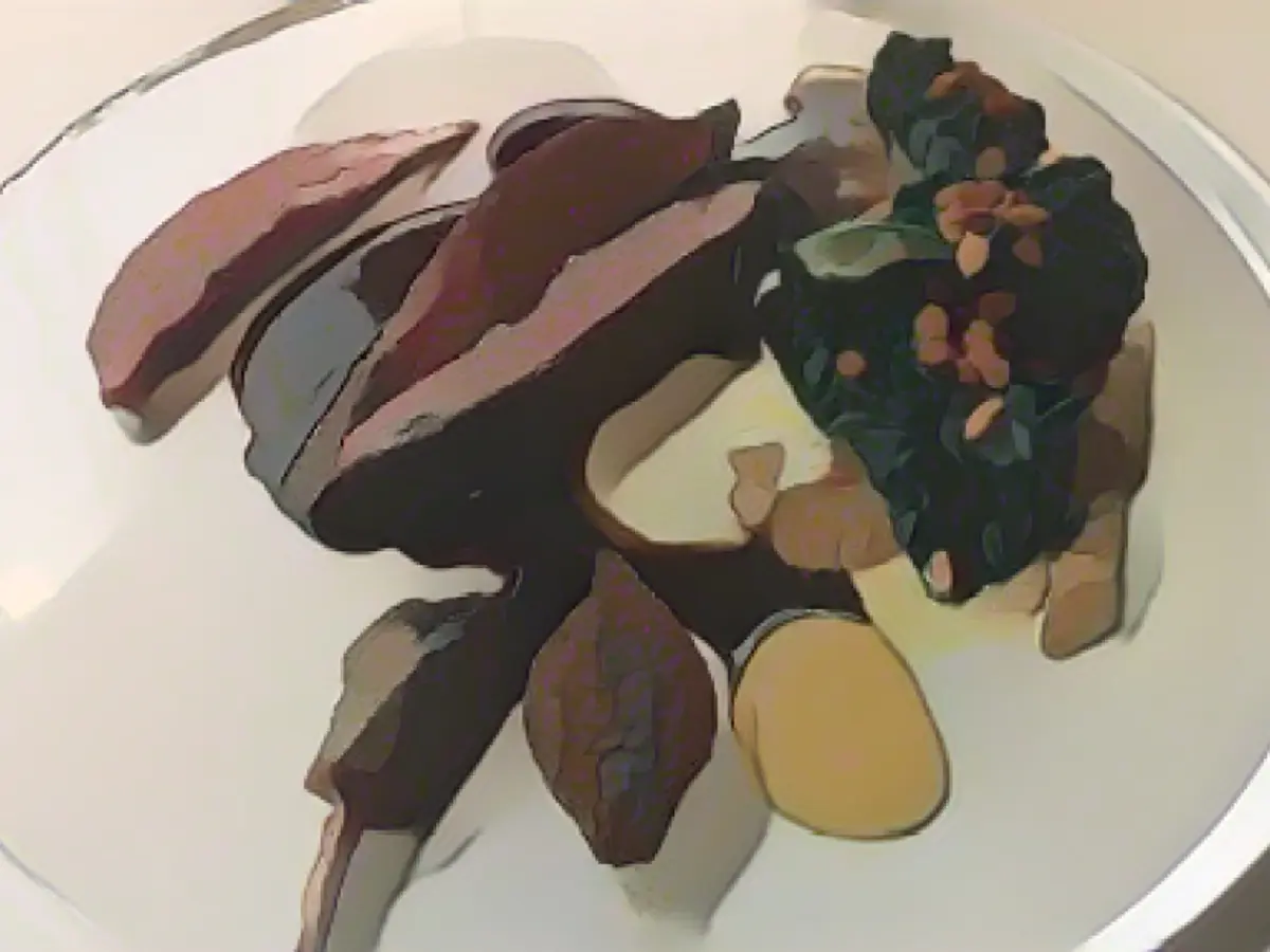 Este prato de pombo, confeccionado com um molho à base de café, tem figurado no menu em constante mudança.