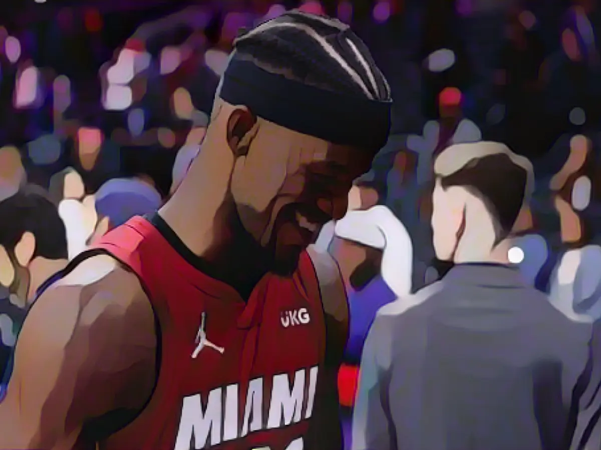 Butler, Heat'in Philadelphia 76ers'a karşı kazandığı serinin ardından gülümsüyor.