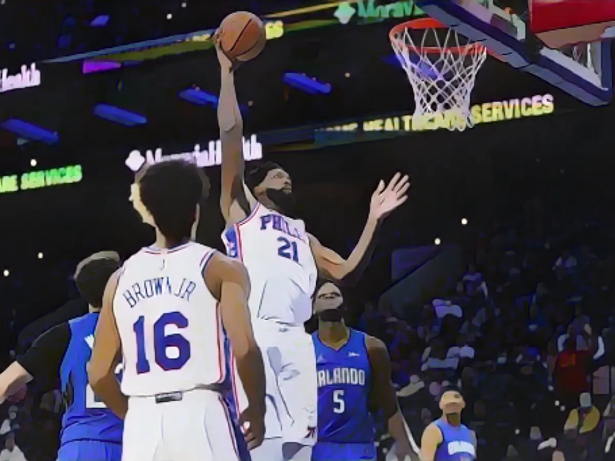 Embiid se ridică pentru un dunk în prima repriză.