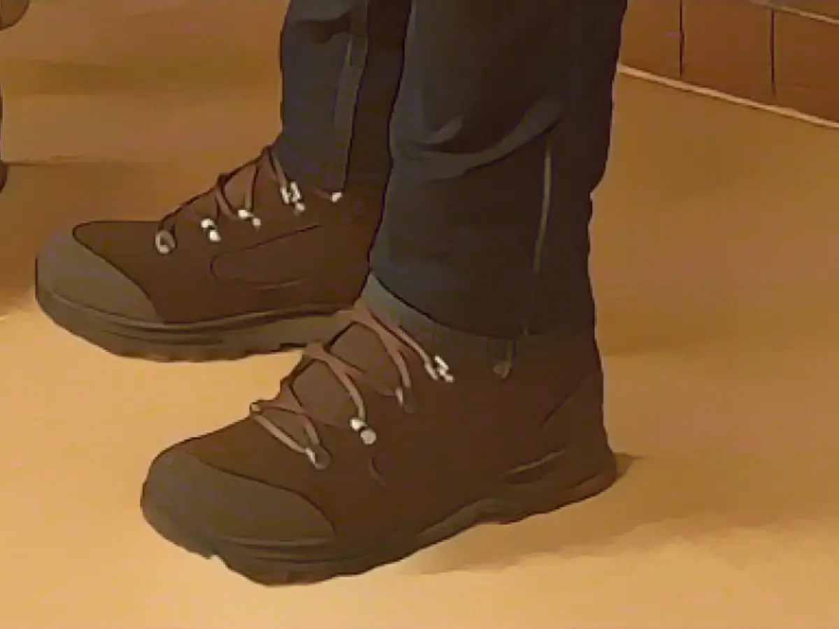 В Мали стоит взглянуть на его ноги: Писториус носит эту обувь