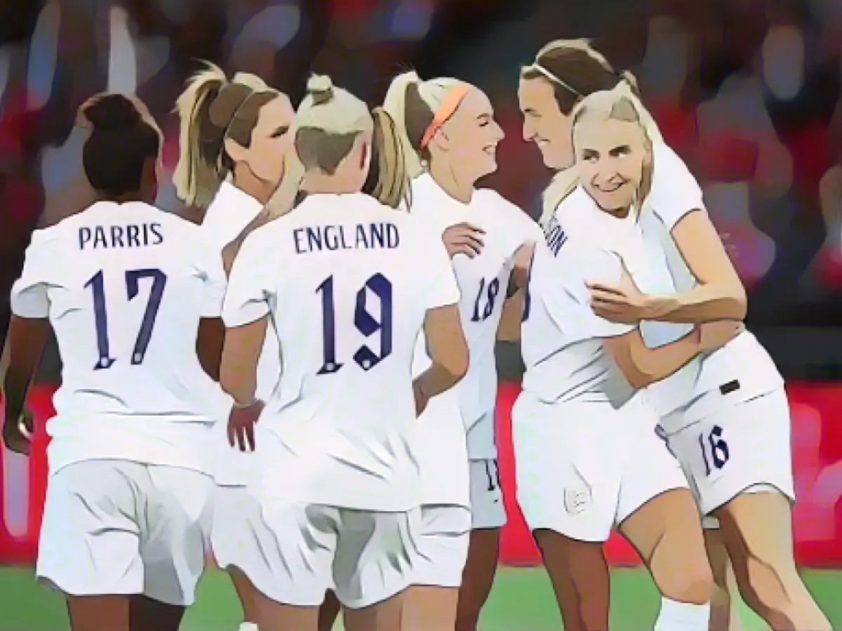 Jill Scott sărbătorește după ce a marcat al patrulea gol al Angliei în timpul victoriei cu Elveția.