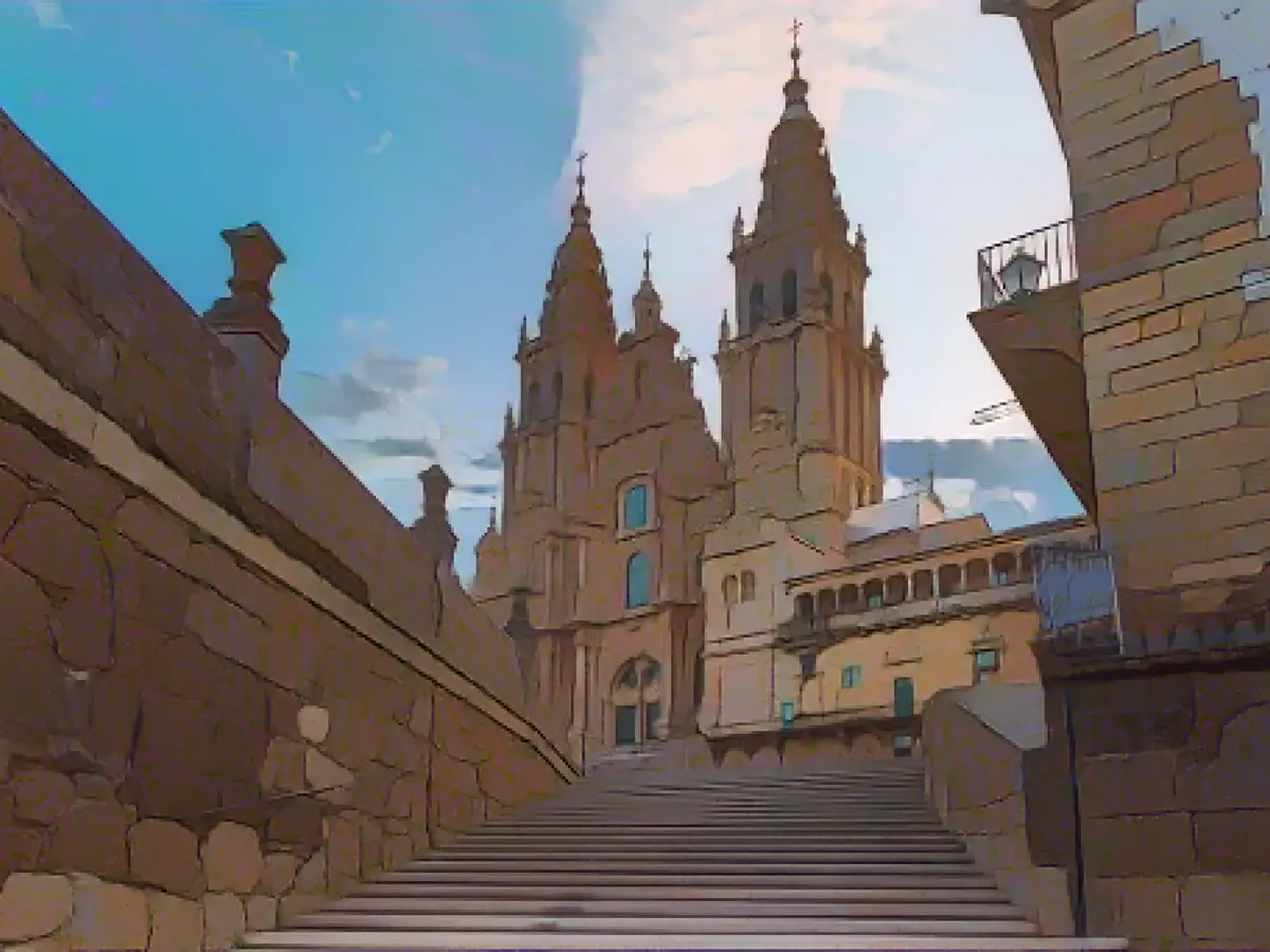 A Catedral de Santiago de Compostela é um local de peregrinação para centenas de milhares de caminhantes de longa distância todos os anos.