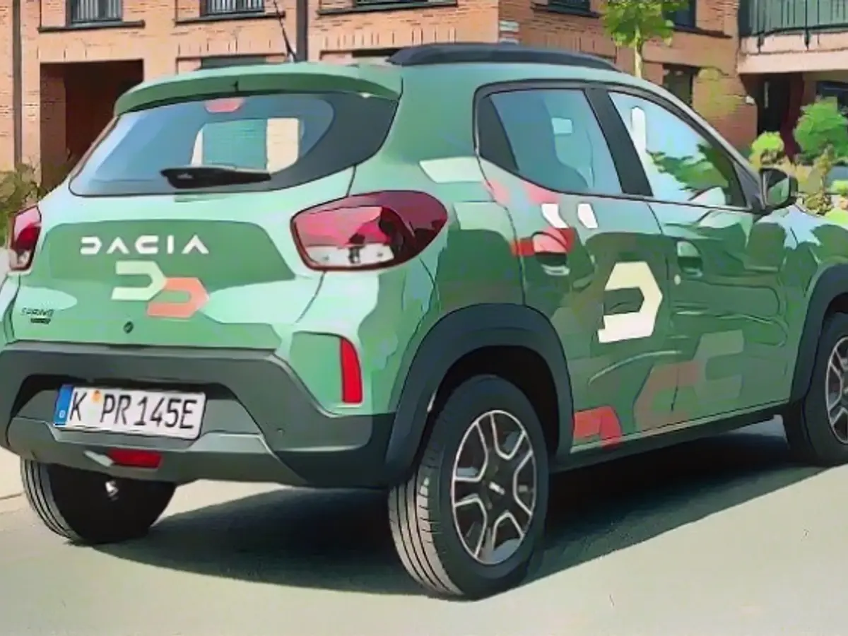 Маленький Dacia Spring - довольно простой автомобиль, но он убеждает многих покупателей.