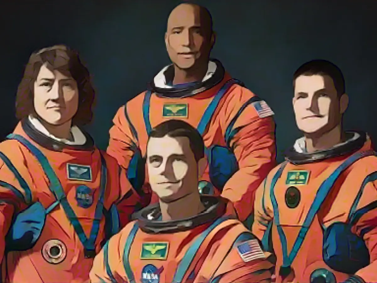 Un portret al echipajului Artemis II oferit de NASA. Astronauții sunt, de la stânga la dreapta, astronauții NASA Christina Koch, Victor Glover, Reid Wiseman și astronautul Agenției Spațiale Canadiene Jeremy Hansen.