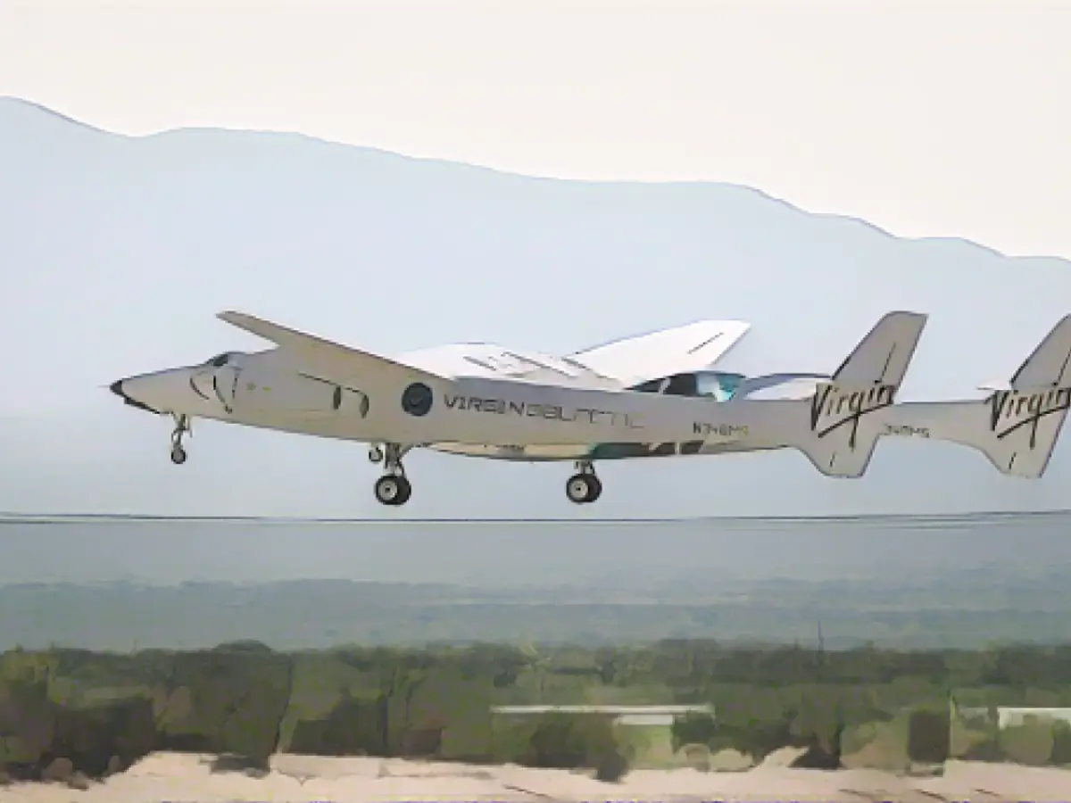 Milyarder Richard Branson 11 Temmuz 2021'de Virgin Galaactic'in VSS Unity adlı SpaceShipTwo'suyla havalanarak uzayın sınırına ulaştı. Virgin Galactic o zamandan beri yüksek ödeme yapan müşteriler için rutin uçuşlar gerçekleştirmeye başladı.