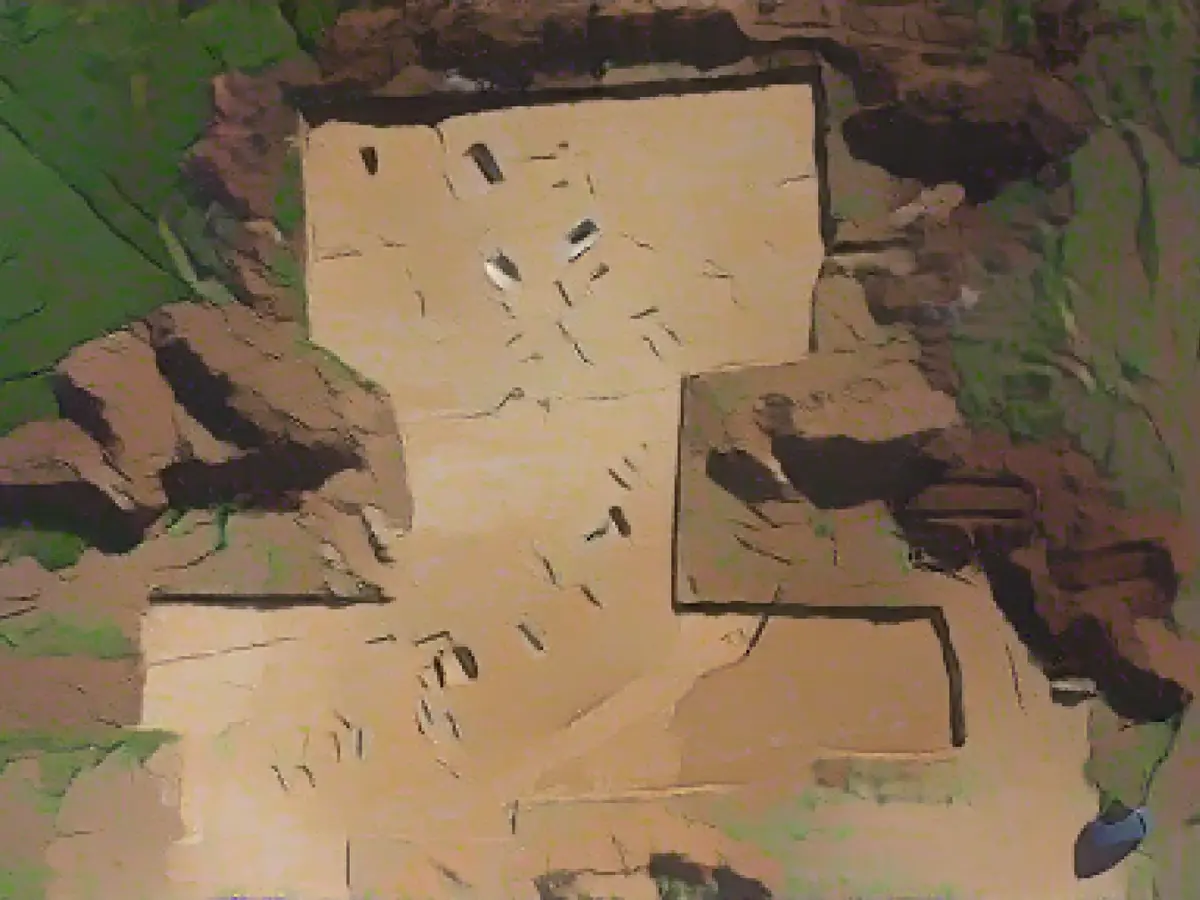 Esta imagem aérea mostra a área, que poderia ter sido uma antiga estação postal ou uma paragem de descanso para viajantes cansados.