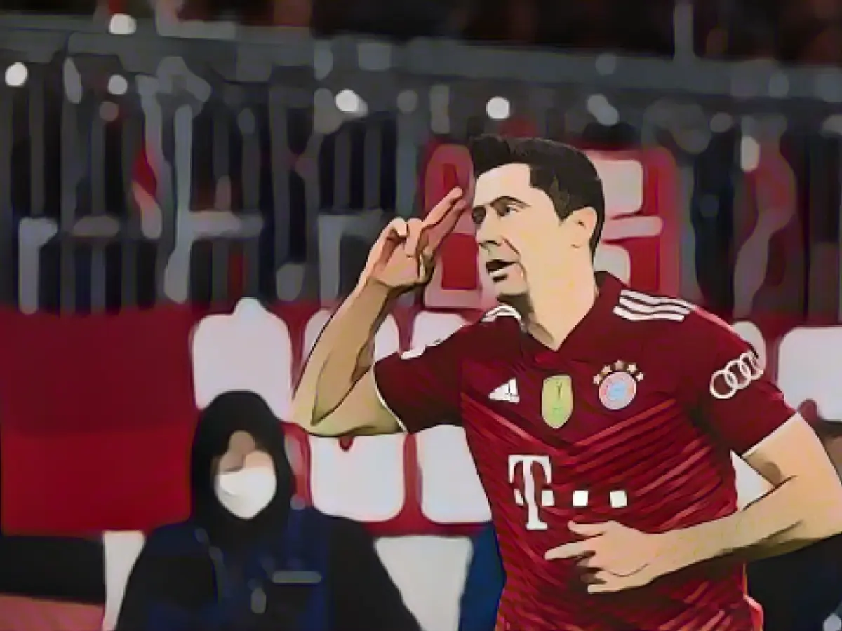 Atacantul lui Bayern Munchen, Robert Lewandowski, sărbătorește marcarea celui de-al patrulea gol al echipei sale împotriva echipei Benfica.
