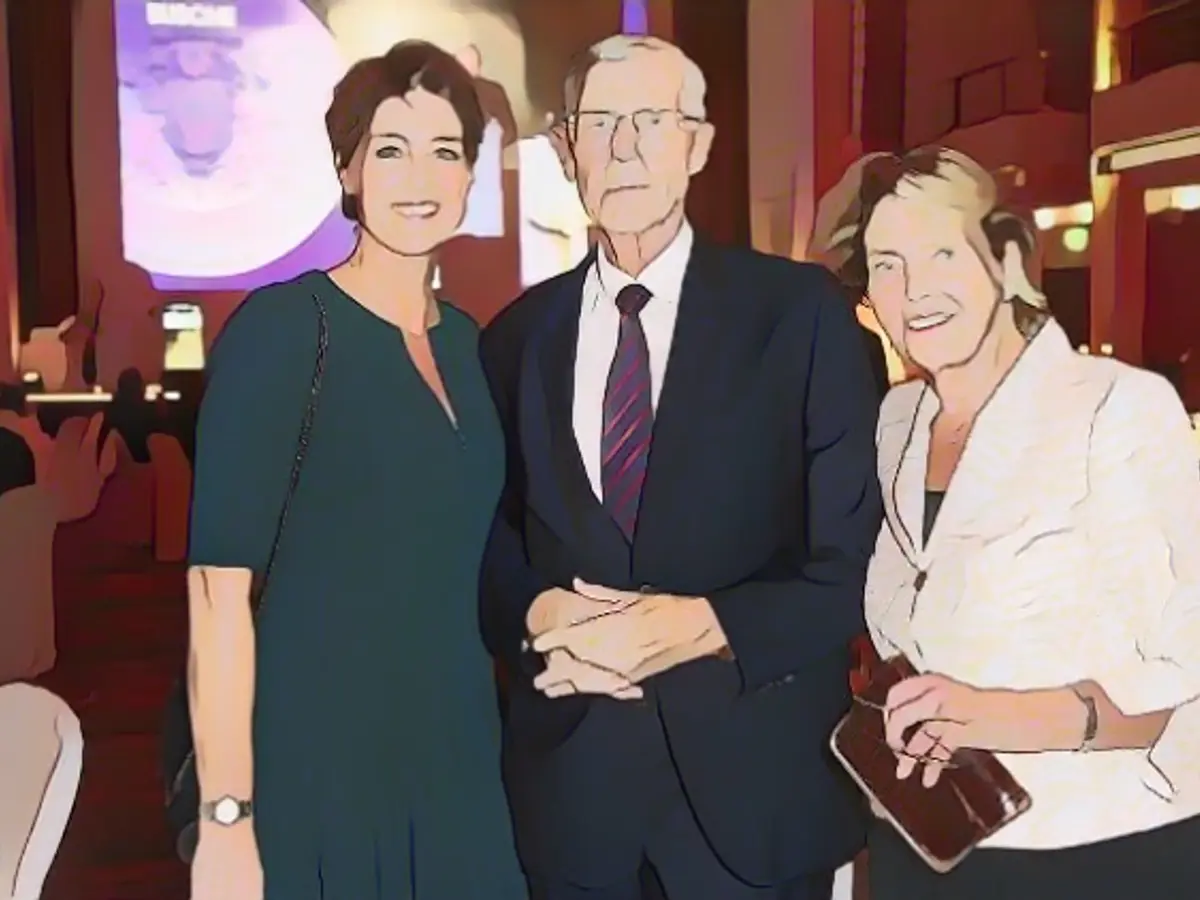 Christina Block with her parents at a hotel event in 2020.