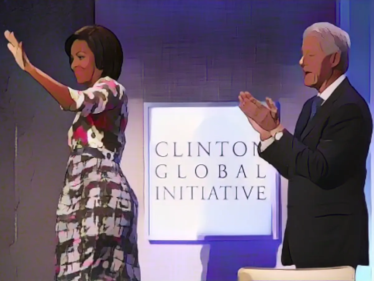 Na Iniciativa Global Clinton anual, em setembro de 2010, a primeira-dama fez valer a sua paixão por estampados com uma camisa de noite Moschino Cheap & Chic multipatterned que apresentava flores de estufa em cima e um estampado digital em baixo, observou Taylor.