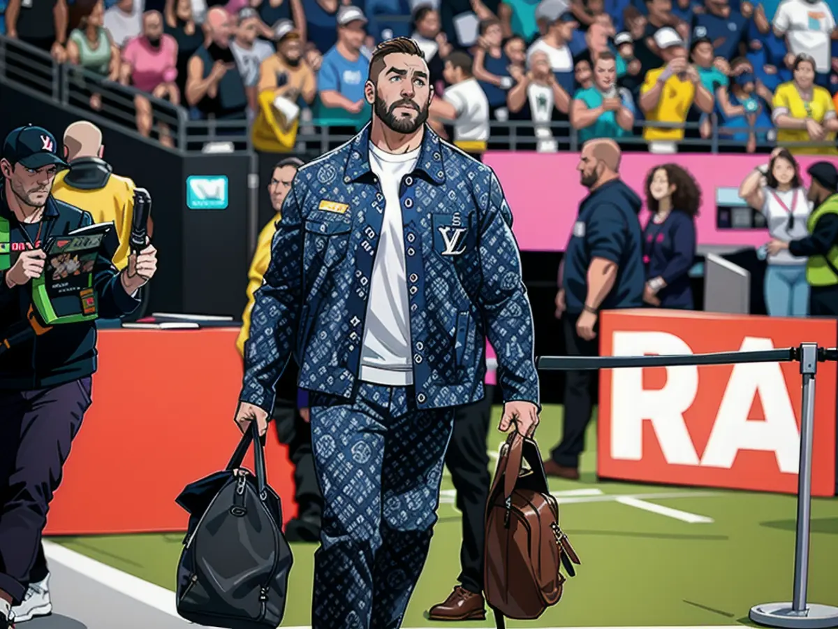 Travis Kelce all dressed up in Louis Vuitton in Frankfurt shortly before the game against the Miami Dolphins in November 2023. Total value of the outfit (without bag): around 6000 dollars
