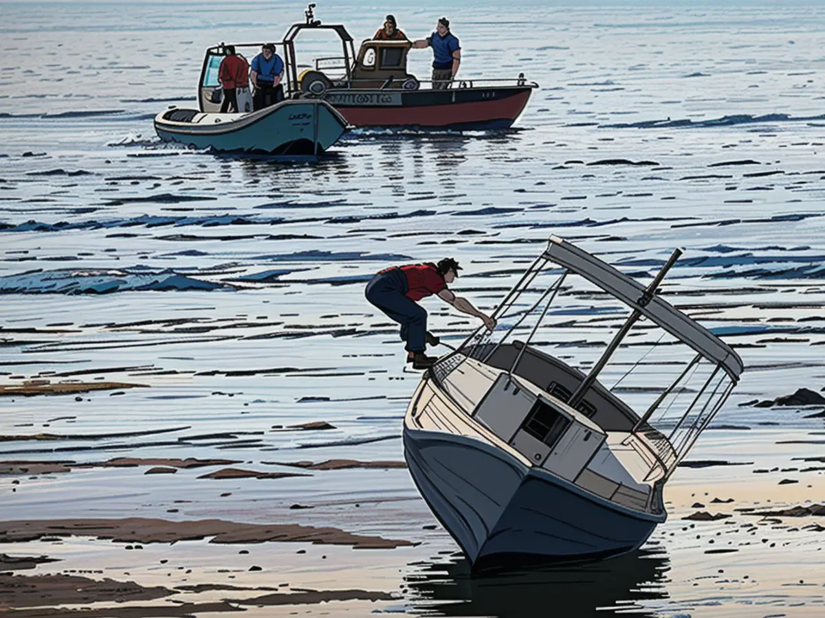 En déséquilibre ! Le voilier est coincé dans la vase à marée basse.