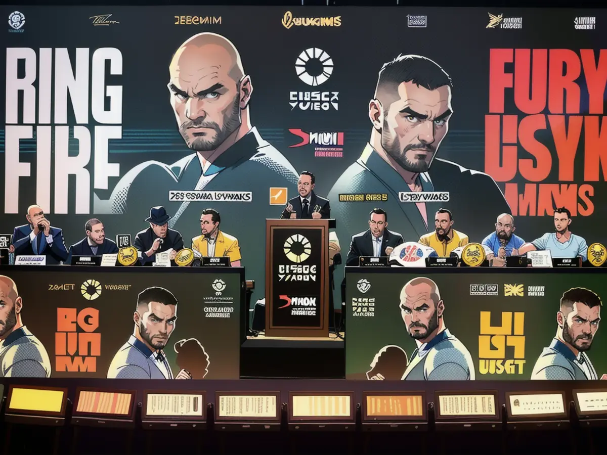 Eine Gesamtansicht von Tyson Fury und Oleksandr Usyk, die am 16. Mai 2024 in Riad, Saudi-Arabien, zu den Medien sprechen. (