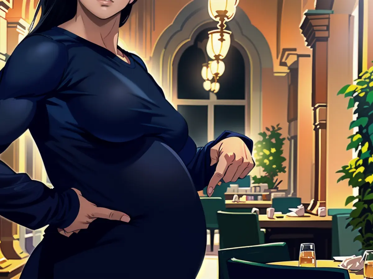 The manager did not hide her baby bump, demonstratively showing it on LinkedIn