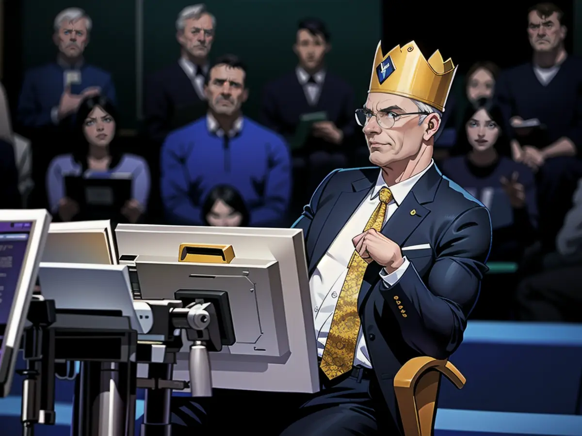 At the beginning, Günther Jauch is still wearing his crown himself. The presenter is clearly having fun with his candidate
