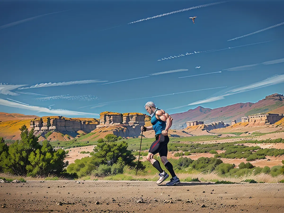 Hubert Karl (66 ans) marche environ 60 kilomètres par jour en 8 à 9 heures.