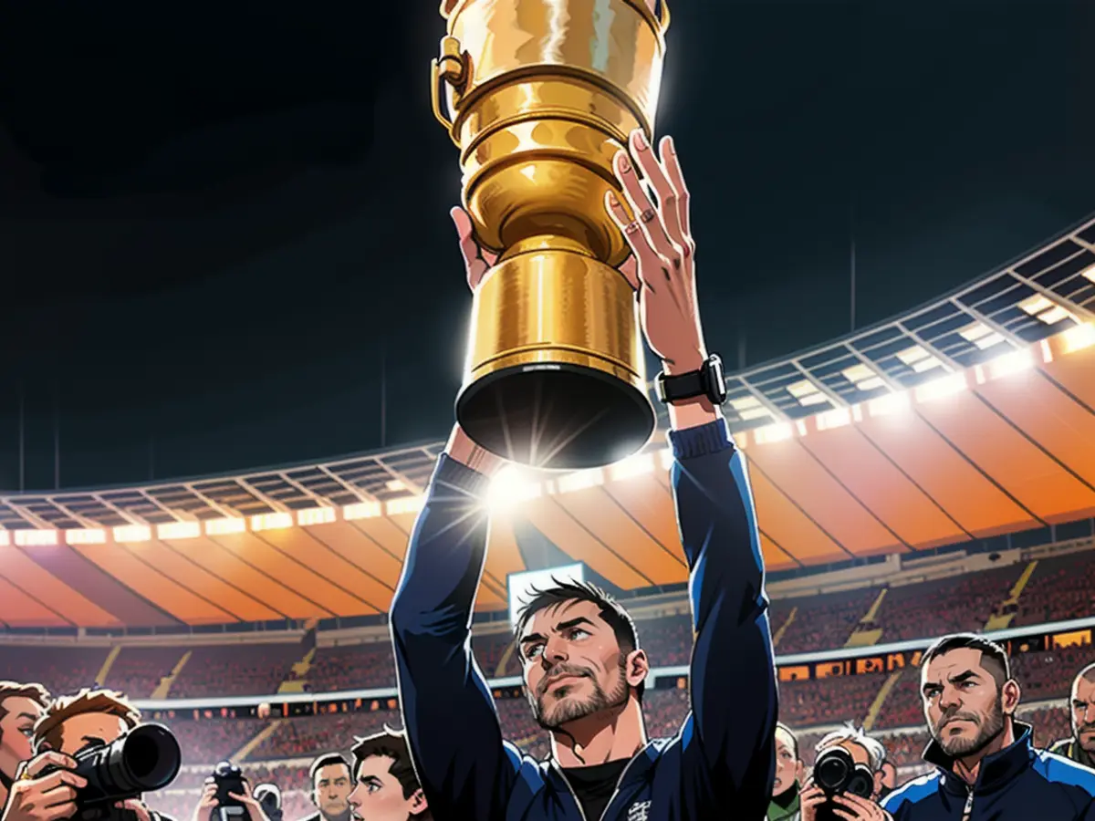 L'entraîneur de Leverkusen, Xabi Alonso, célèbre la victoire avec le trophée.