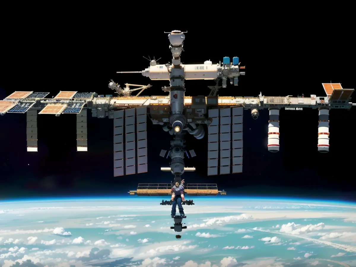 Die Internationale Raumstation ISS fliegt seit mehr als 25 Jahren um die Erde und muss durchgehend versorgt werden. An Bord leben immer mehrere Astronauten