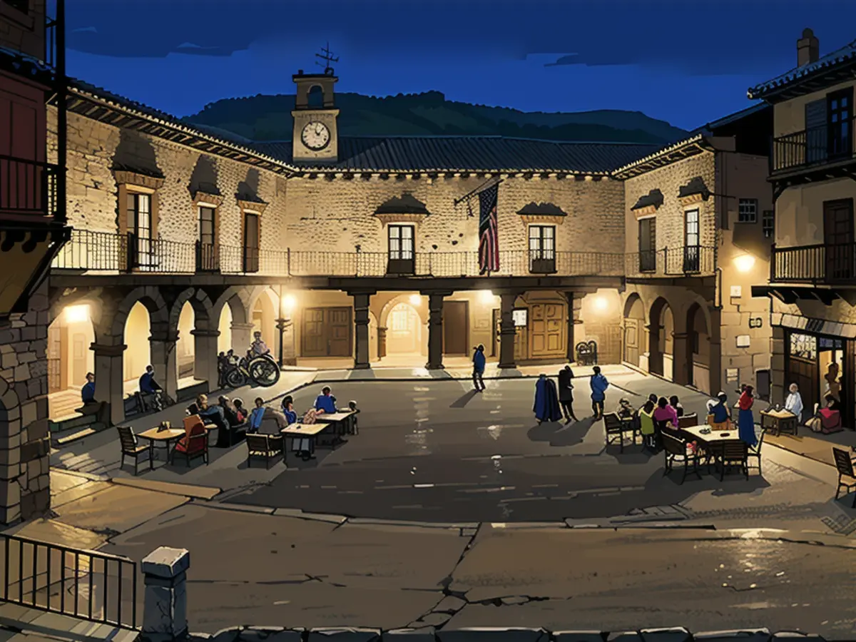 Begegnungsstätte für Generationen: Am Abend auf der Plaza Mayor von Albarracín.