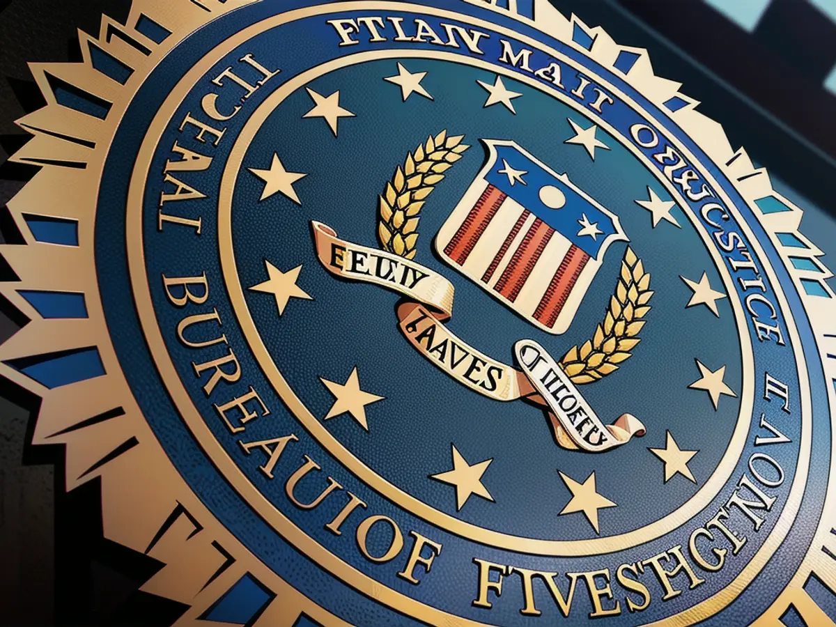 Ein FBI-Siegel ist am 9. August 2022 auf dem J. Edgar Hoover FBI-Gebäude in Washington, DC, zu sehen.