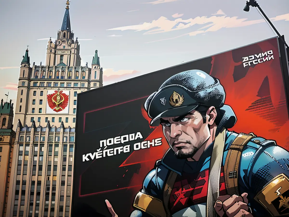 Das Gebäude des russischen Außenministeriums ist am 13. Oktober 2022 hinter einer Plakatwand zu sehen, auf der ein Z, ein taktisches Abzeichen der russischen Truppen in der Ukraine, abgebildet ist.