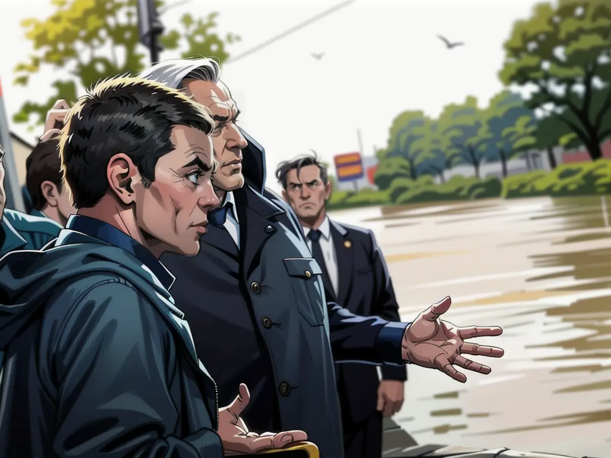 Habeck is traveling in the flood area together with Bavaria's Minister President Söder and Interior Minister Herrmann.