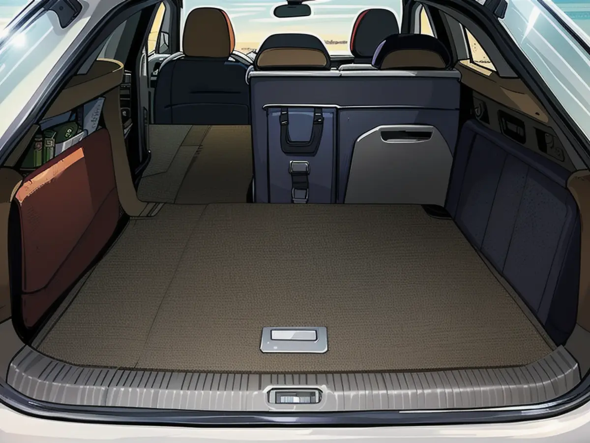 The ID.7 is also practical as a saloon. Its trunk can hold almost 1600 liters of luggage when the rear seat backrests are folded down.