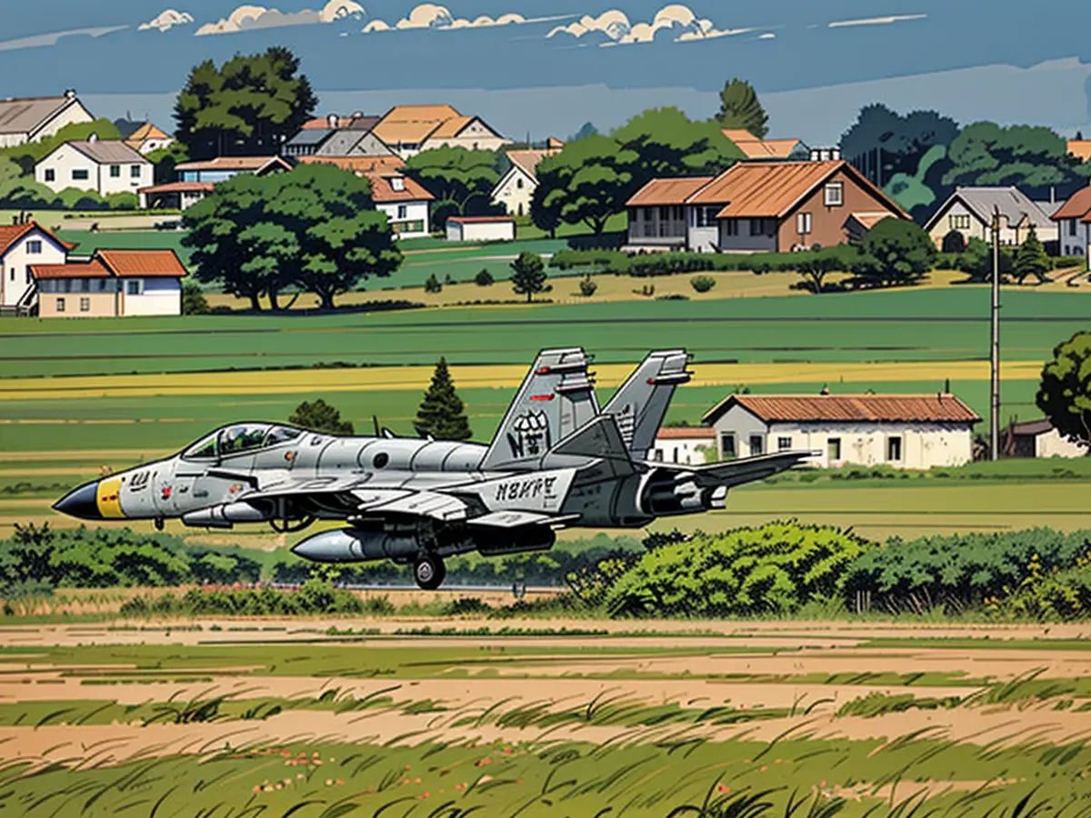 Das F/A-18-Kampfflugzeug setzt auf der Landebahn auf, die für die Übung mehrfach gereinigt worden ist.