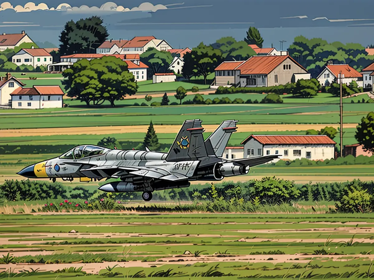 Das F/A-18-Kampfflugzeug setzt auf der Landebahn auf, die für die Übung mehrfach gereinigt worden ist.